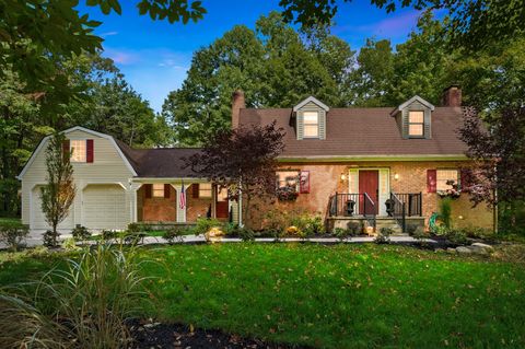 Photo of 570 Aberfelda Drive, Springfield, OH 45504 (MLS # 1041599) Photo of 570 Aberfelda Drive, Springfield, OH 45504 (MLS # 1041599)
