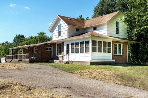 Photo of 39 S Bird Road, Springfield, OH 45505 (MLS # 1041257) Photo of 39 S Bird Road, Springfield, OH 45505 (MLS # 1041257)