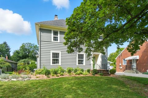 Photo of 2215 N Fountain Boulevard, Springfield, OH 45504 (MLS # 1040929) Photo of 2215 N Fountain Boulevard, Springfield, OH 45504 (MLS # 1040929)