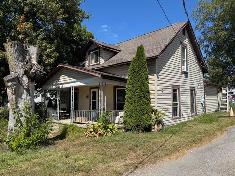 Photo of 10423 Columbus Street, Middleburg, OH 43336 (MLS # 1041301) Photo of 10423 Columbus Street, Middleburg, OH 43336 (MLS # 1041301)