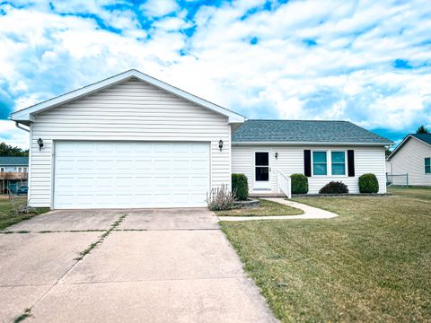 Photo of 1034 Eleanor Avenue, Piqua, OH 45356 (MLS # 1040968) Photo of 1034 Eleanor Avenue, Piqua, OH 45356 (MLS # 1040968)
