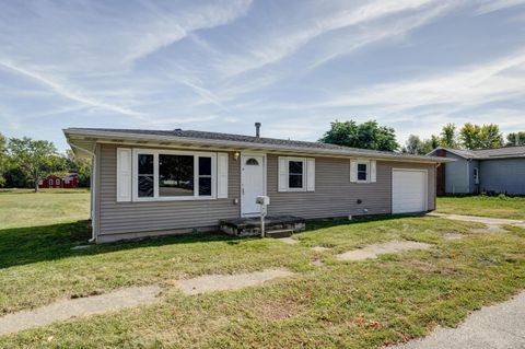 Photo of 703 E 5th St, Greenville, OH 45331 (MLS # 1041725)