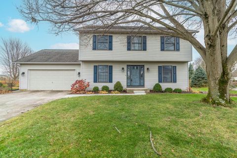 Photo of 830 Pinehurst Drive, Tipp City, OH 45371 (MLS # 1042757)