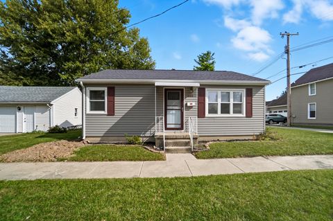 Photo of 206 Court Street, Wapakoneta, OH 45895 (MLS # 1041935)