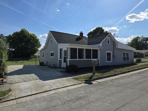 Photo of 518 Locust Street, Saint Marys, OH 45885 (MLS # 1041129) Photo of 518 Locust Street, Saint Marys, OH 45885 (MLS # 1041129)