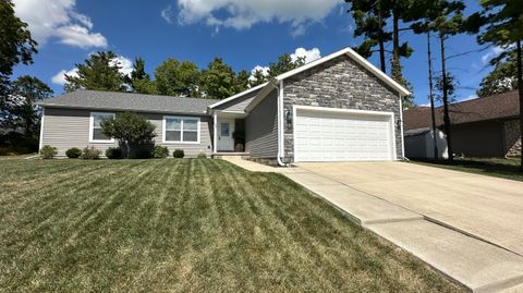 Photo of 1413 Pinewood Court, Bellefontaine, OH 43311 (MLS # 1041136) Photo of 1413 Pinewood Court, Bellefontaine, OH 43311 (MLS # 1041136)