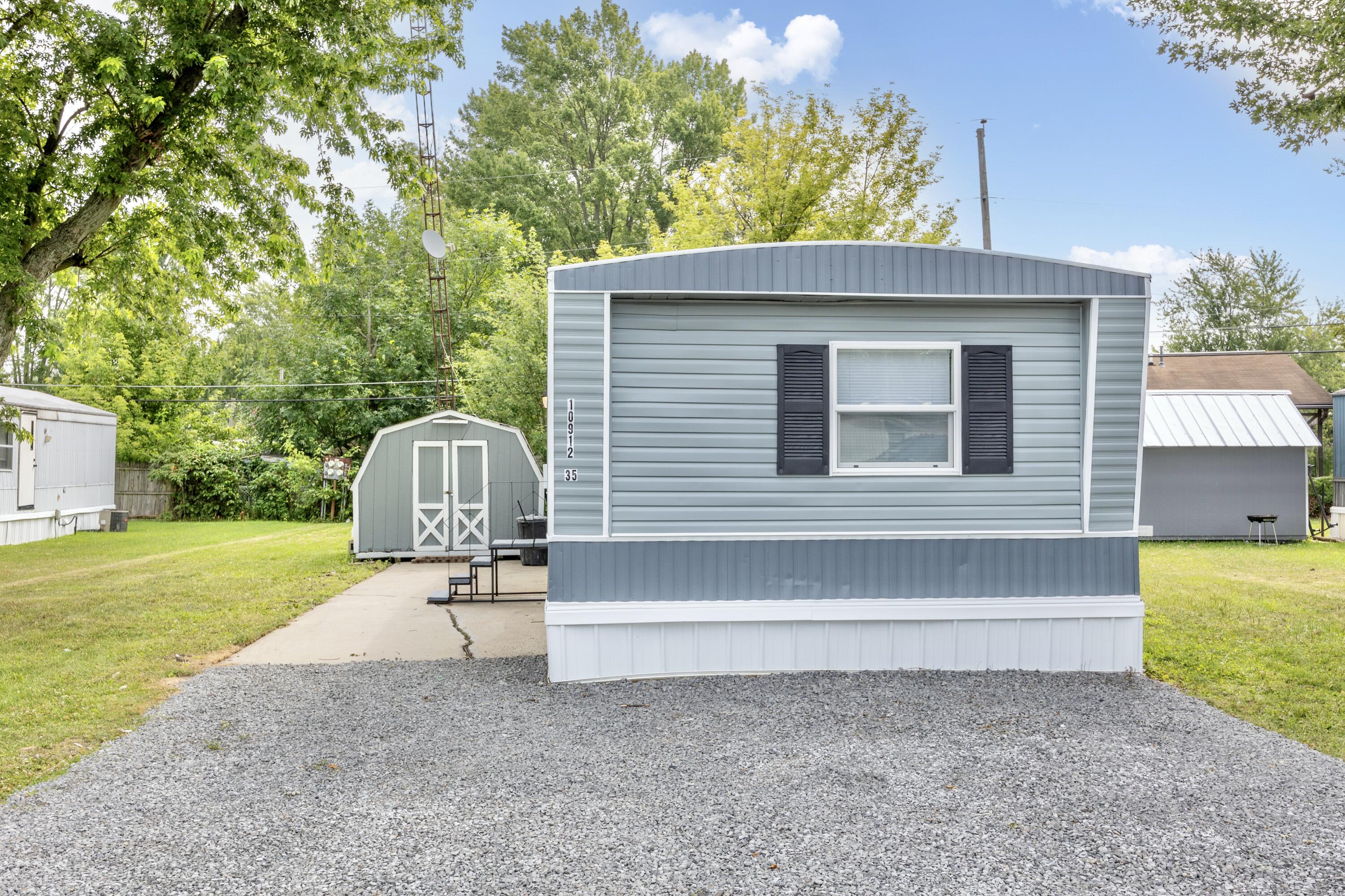 Photo 4 of 25 of 10912 Ash Street 35 mobile home