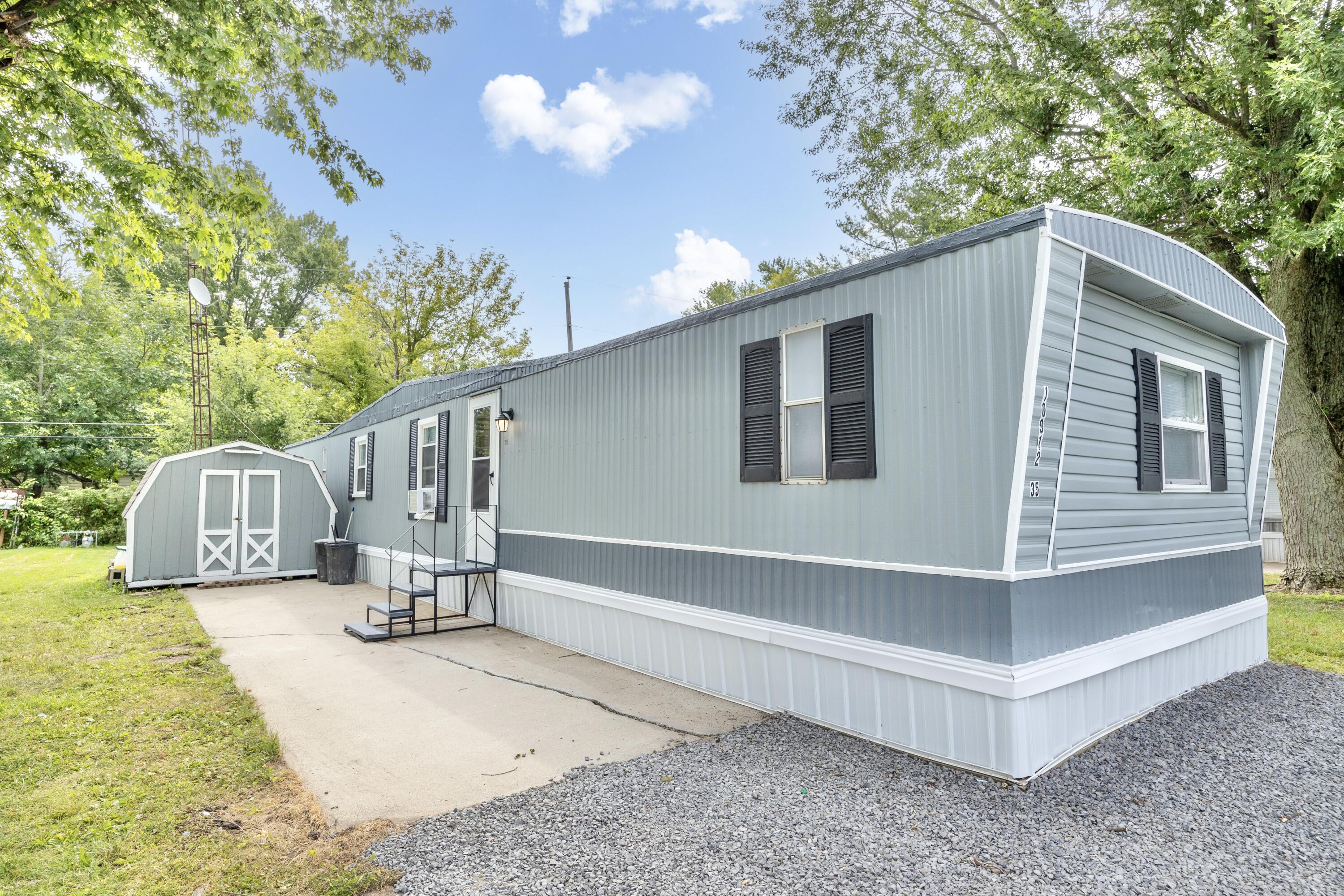 Photo 3 of 25 of 10912 Ash Street 35 mobile home