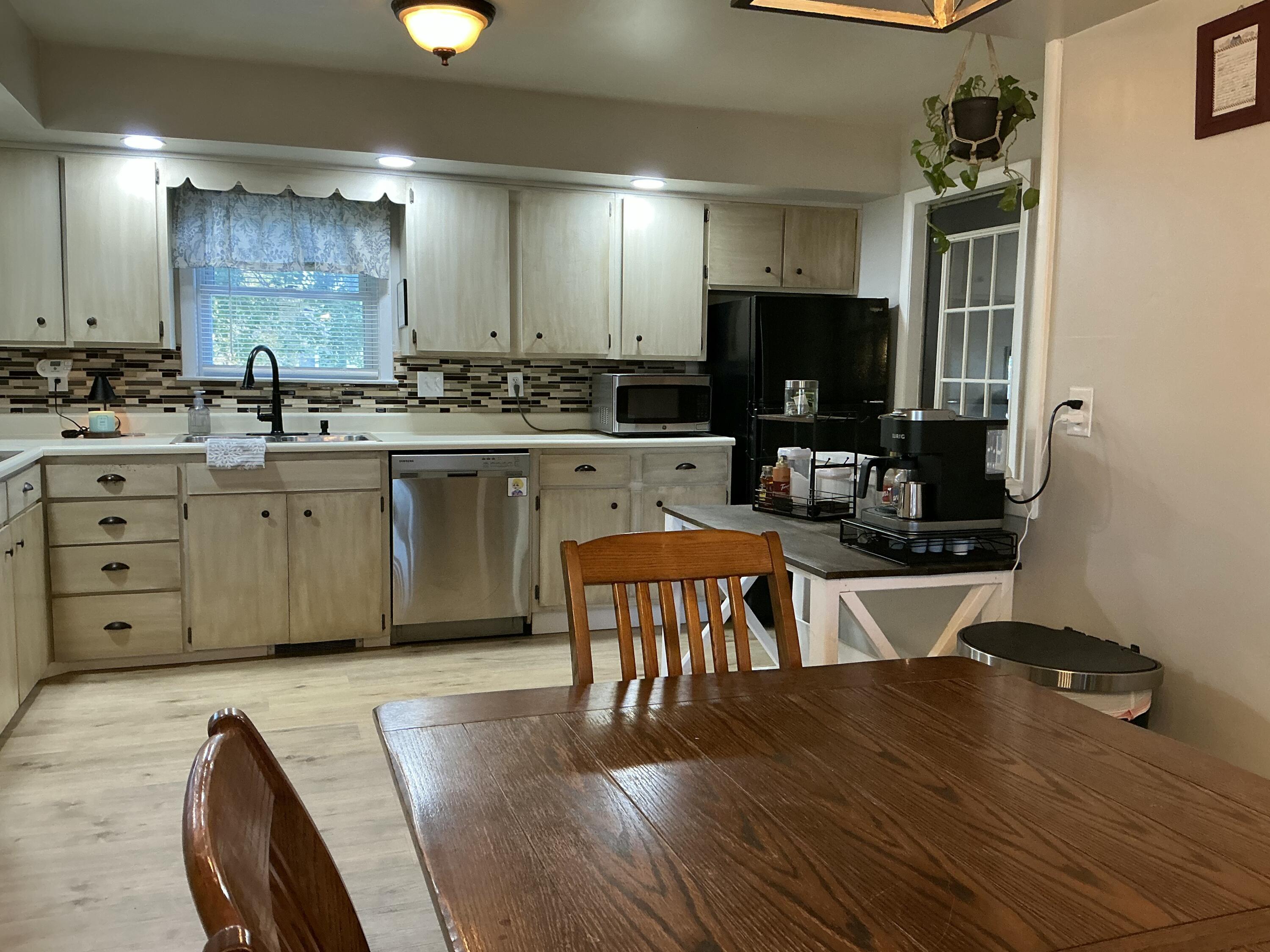 Urbana, Ohio 43078, United States, 3 Bedrooms Bedrooms, ,1 BathroomBathrooms,Residential,Pending,206625