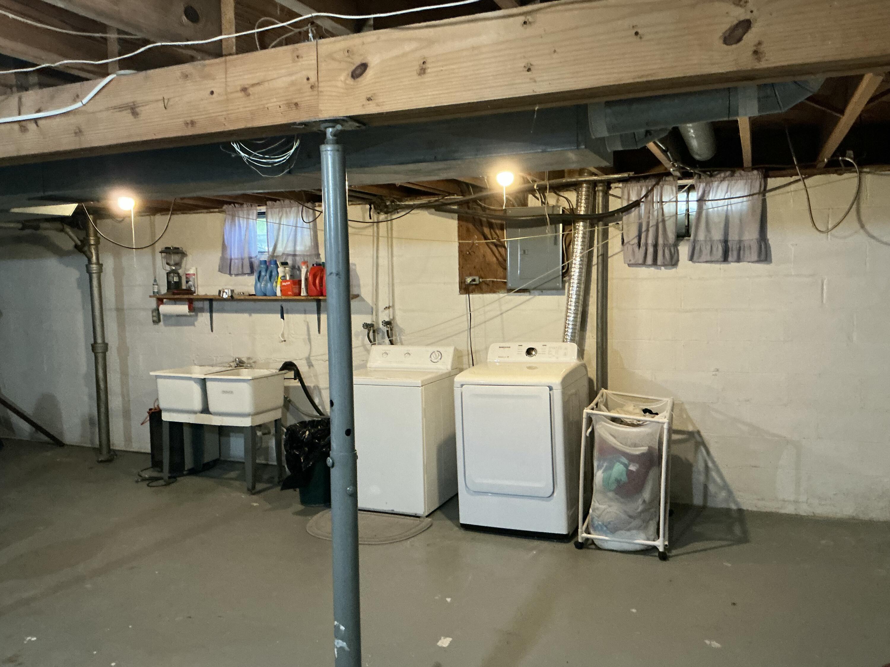 Urbana, Ohio 43078, United States, 3 Bedrooms Bedrooms, ,1 BathroomBathrooms,Residential,Pending,206625