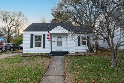 Photo of 225 N Maple Avenue, Fairborn, OH 45324 (MLS # 1042624)