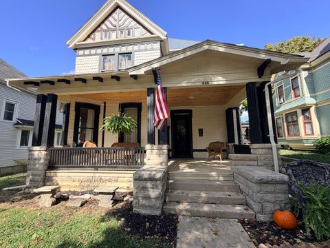 Photo of 325 E Chillicothe Avenue, Bellefontaine, OH 43311 (MLS # 1041908)