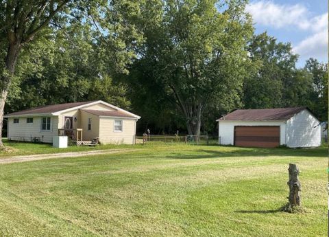 Photo of 390 Meenach Lane, Springfield, OH 45505 (MLS # 1041632)