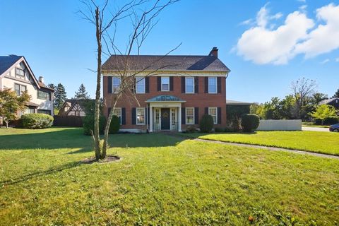 Photo of 2002 N Fountain Boulevard, Springfield, OH 45504 (MLS # 1041917)