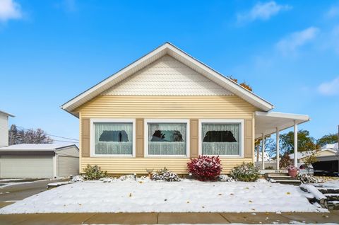 Photo of 814 W Benton Street, Wapakoneta, OH 45895 (MLS # 1042382)