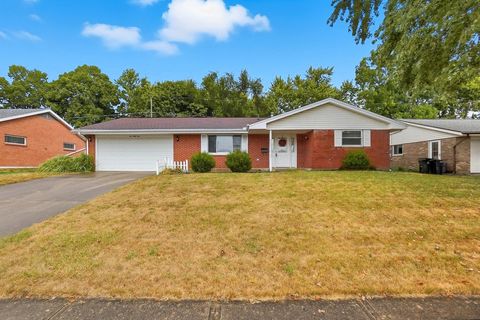Photo of 1063 Royalton Drive, Vandalia, OH 45377 (MLS # 1041563) Photo of 1063 Royalton Drive, Vandalia, OH 45377 (MLS # 1041563)