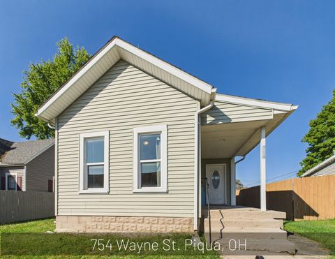 Photo of 754 S Wayne Street, Piqua, OH 45356 (MLS # 1041652)