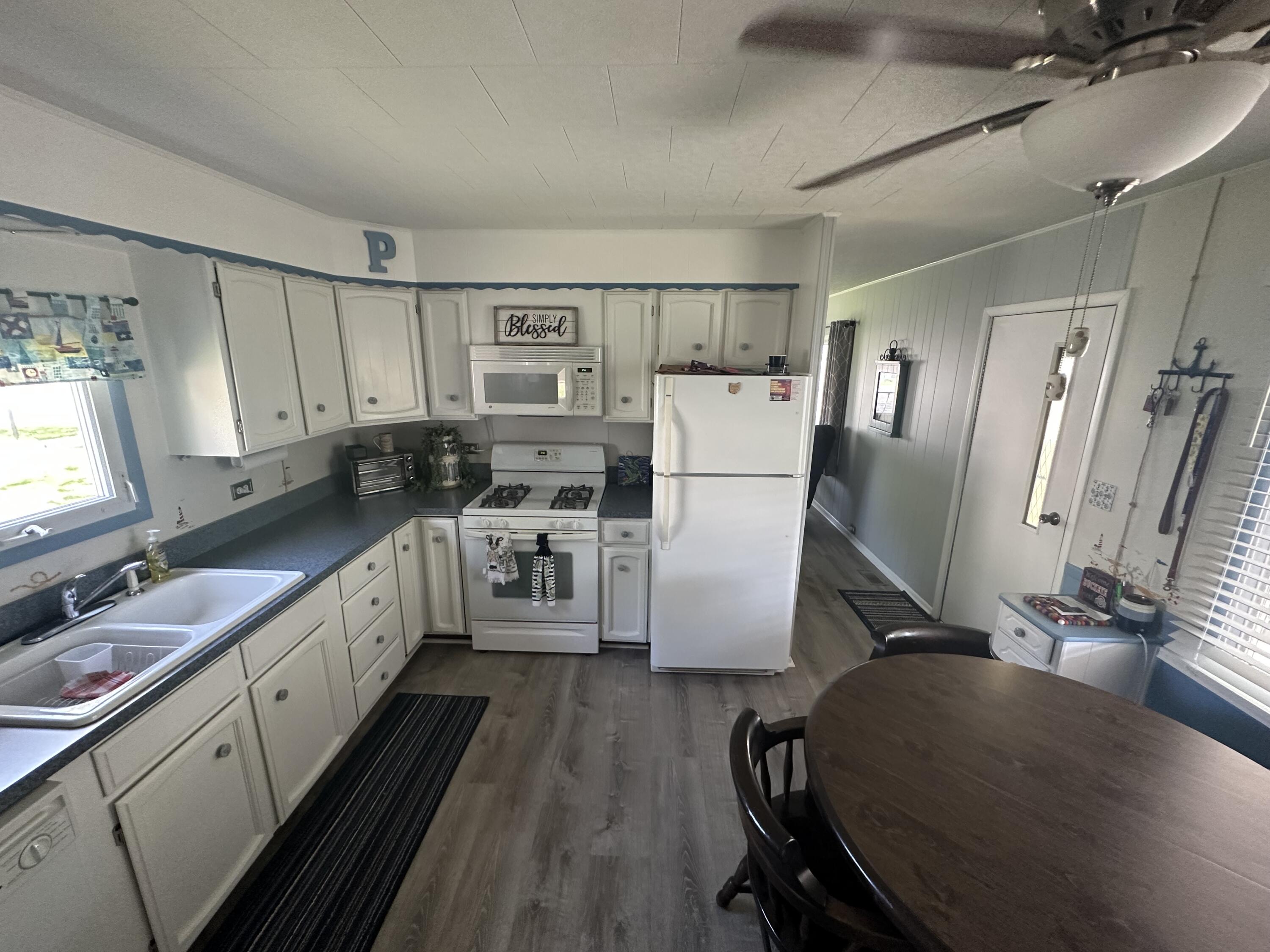 Photo 3 of 13 of 246 Orchard Island Rd Lot 44 mobile home