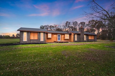 Photo of 108 Highland Lakes Drive, Lima, OH 45801 (MLS # 1042583)