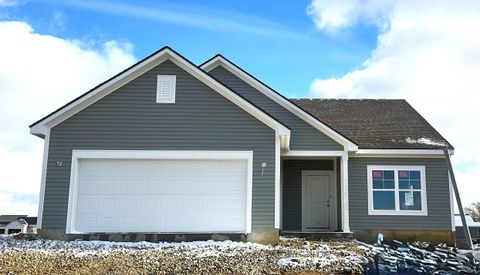 Photo of 500 Reagan's Ridge, London, OH 43140 (MLS # 1042483)