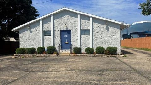 Photo of 2131 N Limestone Street, Springfield, OH 45503 (MLS # 1040491)