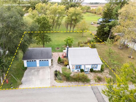 Photo of 718 Grand Avenue, Russells Point, OH 43348 (MLS # 1042078)