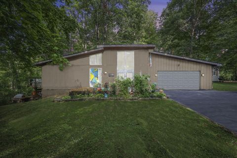 Photo of 1495 W Choctaw Drive, London, OH 43140 (MLS # 1041578) Photo of 1495 W Choctaw Drive, London, OH 43140 (MLS # 1041578)