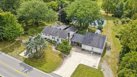 Photo of 1370 E Bluelick Road, Lima, OH 45801 (MLS # 1041236)