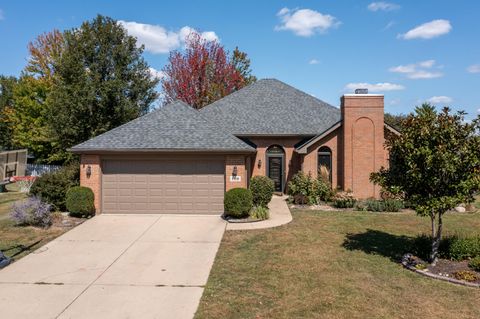 Photo of 108 Denwood Trail, Englewood, OH 45322 (MLS # 1041266)