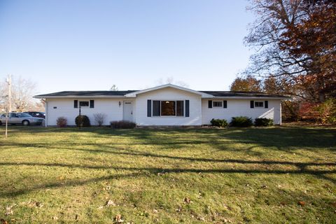 Photo of 106 Valleyview Drive, Wapakoneta, OH 45895 (MLS # 1042577)
