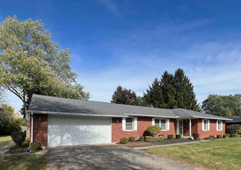 Photo of 726 Stratford Drive, Sidney, OH 45365 (MLS # 1042172)