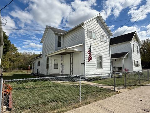 Photo of 718 N Florence Street, Springfield, OH 45503 (MLS # 1041890)