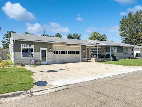 Photo of 872 Eichelberger Drive, Urbana, OH 43078 (MLS # 1041350)