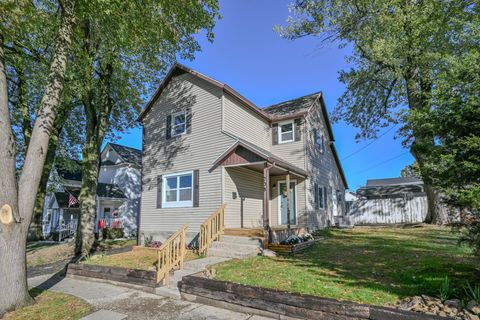 Photo of 208 W Williams Avenue, Bellefontaine, OH 43311 (MLS # 1042129)