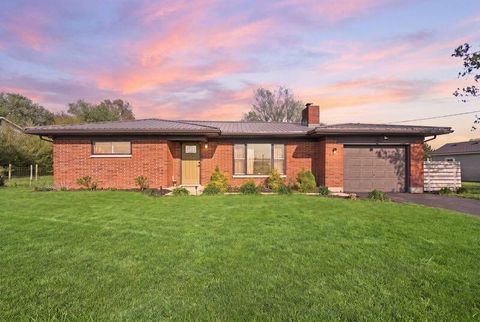 Photo of 5406 Springfield Jamestown Road, Springfield, OH 45502 (MLS # 1045406)