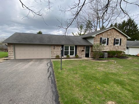 Photo of 209 Shady Lane Drive, Bellefontaine, OH 43311 (MLS # 1044933)
