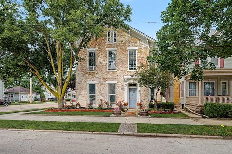 Photo of 402 Broadway, Piqua, OH 45356 (MLS # 1045917)