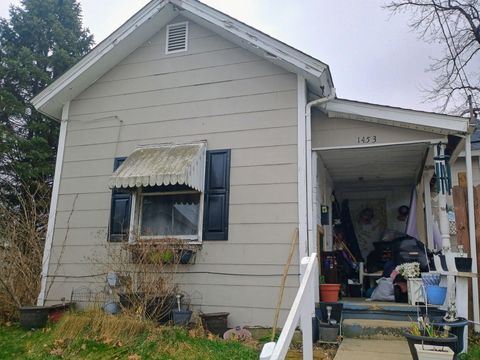 Photo of 1453 W Clark Street, Springfield, OH 45506 (MLS # 1044396)