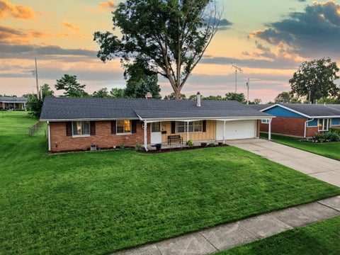 Photo of 1154 Rona Parkway Drive, Fairborn, OH 45324 (MLS # 1048273)