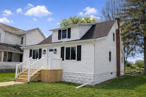 Photo of 409 Gibbs Avenue, Wapakoneta, OH 45895 (MLS # 1045368)