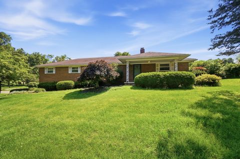 Photo of 1858 Devon Drive, Springfield, OH 45503 (MLS # 1046829)