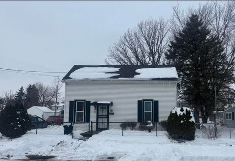 Photo of 625 Tibbetts Avenue, Springfield, OH 45505 (MLS # 1043815)