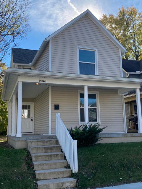 Photo of 1207 W Pleasant Street, Springfield, OH 45506 (MLS # 1042664)