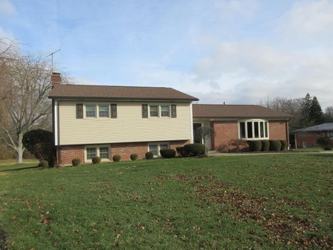 Photo of 1319 Stratford Drive, Piqua, OH 45356 (MLS # 1042798)