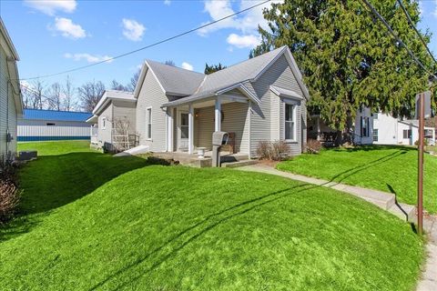 Photo of 213 N Hayes Street, Bellefontaine, OH 43311 (MLS # 1044213)