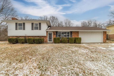Photo of 42 Ramsey Drive, Hamilton, OH 45013 (MLS # 1043930)