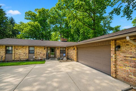 Photo of 2693 Ehrhart Drive, Springfield, OH 45502 (MLS # 1045799)