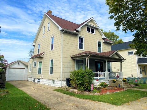Photo of 429 N Madriver Street, Bellefontaine, OH 43311 (MLS # 1048331)
