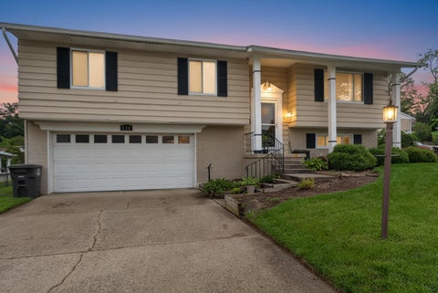 Photo of 5954 Norwell Drive, West Carrollton, OH 45449 (MLS # 1047943)