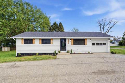 Photo of 116 Lynn Street, Mechanicsburg, OH 43044 (MLS # 1045111)